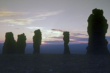 Каменные останцы на горе Маньпупунер