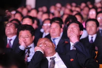 Зрители на торжественном концерте в честь столетия со дня рождения Ким Ир Сена.