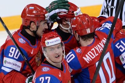 Игроки сборной России празднуют гол в ворота американцев