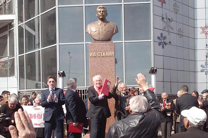 В Якутске к 9 мая открыли памятник Сталину