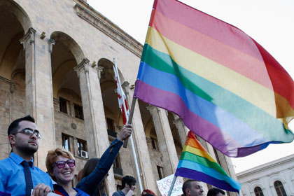 Против гомофобов в Тбилиси использовали слезоточивый газ 