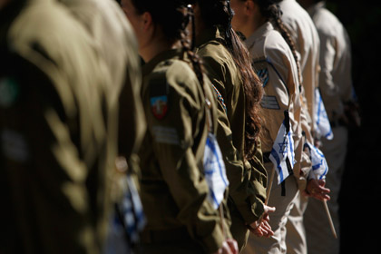 В Израиле девушек-новобранцев наказали за откровенные фото в форме