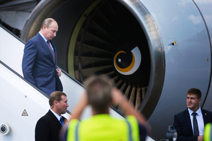 Владимир Путин прибывает в аэропорт города Турку