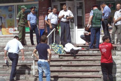 Военнослужащий открыл стрельбу по посетителям магазина в Усть-Каменогорске