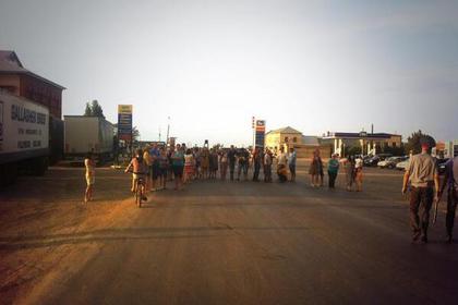 Жители Пугачева на перекрытой трассе