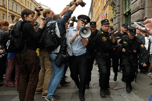 Задержание участника акции в Санкт-Петербурге
