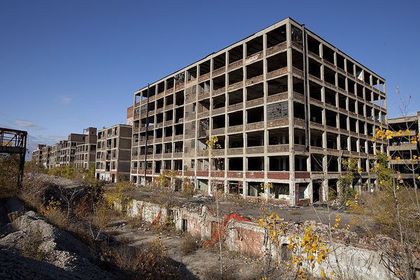 Заброшенный автомобильный завод в Детройте
