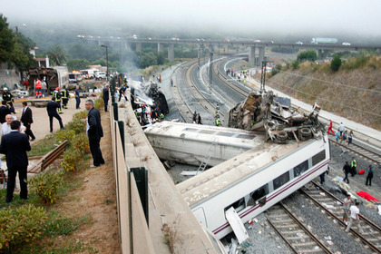 В Испании взяли под стражу машиниста потерпевшего крушение поезда