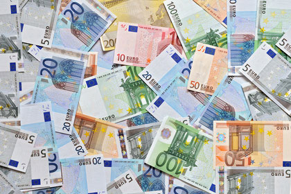 Официальный курс евро вырос на 35 копеек