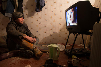 Мигрант в гараже на территории бывшего Черкизовского рынка
