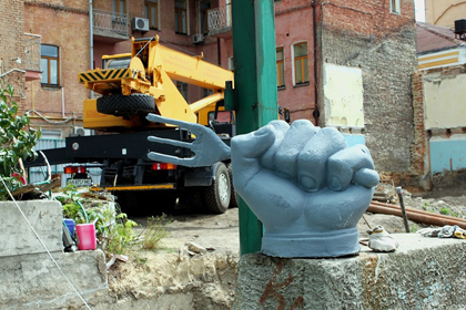 На Украине установили памятник дерибану
