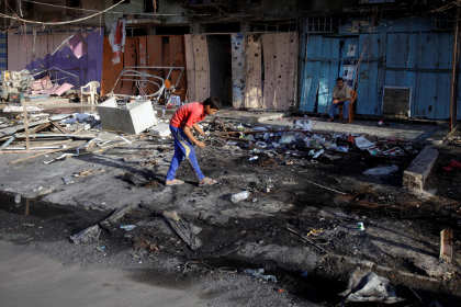 Место взрыва, произошедшего в Багдаде 10 августа 2013 года