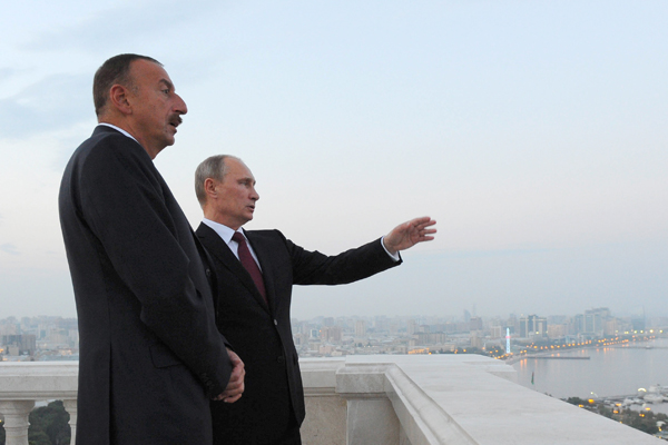 Ильхам Алиев и Владимир Путин во время прогулки по Баку