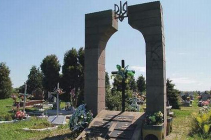 Памятник УПА в Грушовице