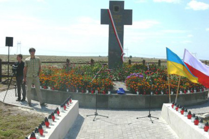 Украинцы поставили памятник жертвам конницы Буденного