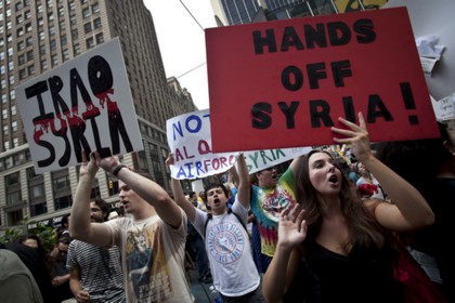 Акция протеста против военной операции в Сирии в Нью-Йорке 31 августа 2013 года. 