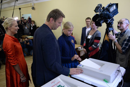 Алексей Навальный с семьей на выборах мэра Москвы