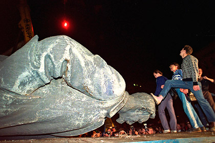 Памятник Феликсу Дзержинскому, 23 августа 1991 года