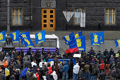 Демонстранты около кабинета министров Украины