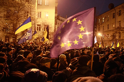 Демонстранты перекрыли вход в кабмин Украины