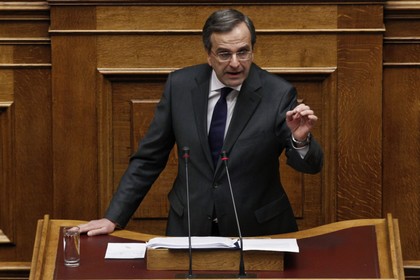Антонис Самарас выступает в парламенте перед голосованием по бюджету 7 декабря 2013 года. 