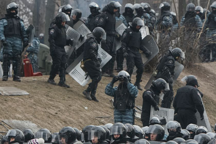«Беркут» разобрал баррикады в центре Киева