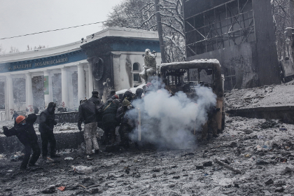 Сторонники евроинтеграции Украины у баррикад на улице Грушевского
