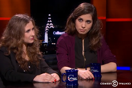 Мария Алехина и Надежда Толоконникова в программе Colbert Report