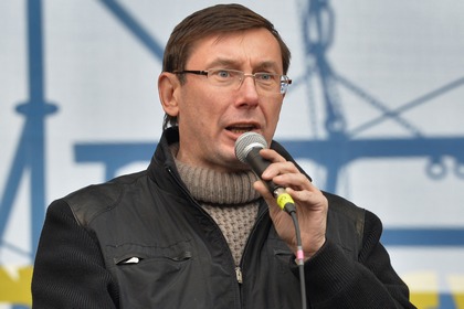 Юрий Луценко во время выступления на Майдане Незалежности в декабре 2013 года