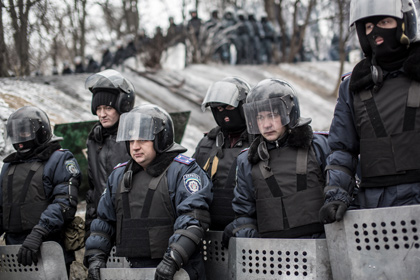 Сотрудники «Беркута» во время столкновений с протестующими в Киеве