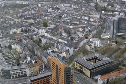 Вид с телебашни на центр города Дюссельдорфа