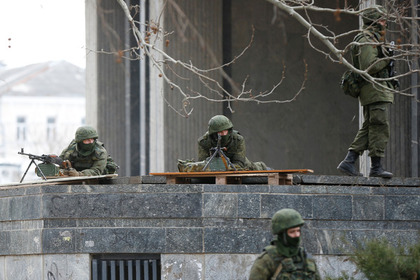 Военное оцепление вокруг парламента Крыма