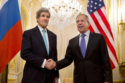 Джон Керри (слева) и Сергей Лавров на переговорах в Париже