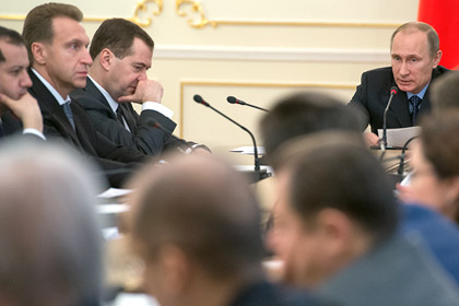 Слева направо: Аркадий Дворкович, Игорь Шувалов, Дмитрий Медведев и Владимир Путин