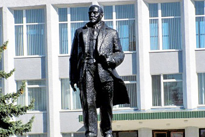 Памятник Ленину в поселке Маневичи
