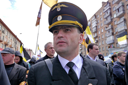 Участники шествия националистических партий «Гражданский марш » в Москве