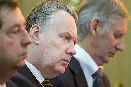 Александр Лукашевич (в центре)