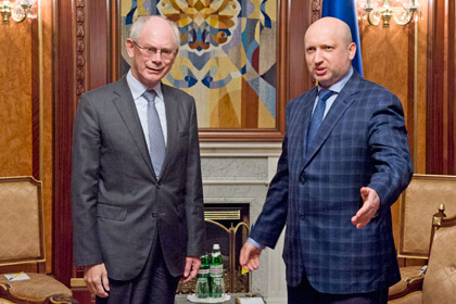 Александр Турчинов и Херман Ван Ромпей на переговорах в Киеве 12 мая