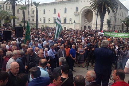 Митингующие у администрации президента, 27 мая 2014