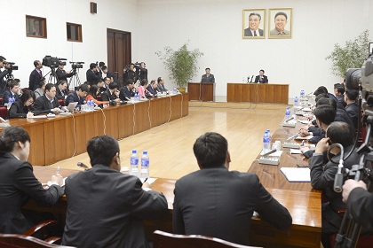 Ким Чжон Ук на пресс-конференции в Пхеньяне