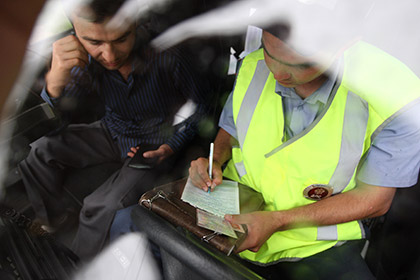 Госдума одобрила закон о скидке на автомобильные штрафы