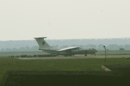 Военно-транспортный самолет ВВС Украины Ил-76 МД на аэродроме города Мариуполя