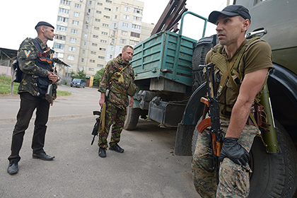 Бойцы народного ополчения в Луганске