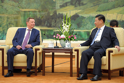 Сергей Иванов и Си Цзиньпин во время рабочей встречи в Пекине