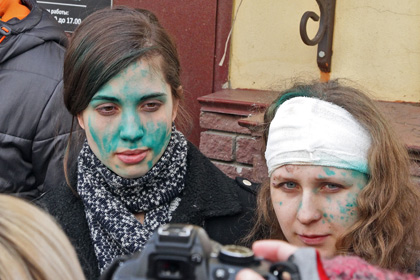 Надежда Толоконникова и Мария Алехина после нападения