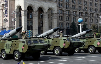 Ракетные комплексы «Точка-У» на параде в Киеве
