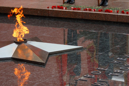 Вечный огонь в Александровском саду в Москве
