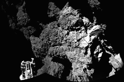 Первый снимок с поверхности кометы