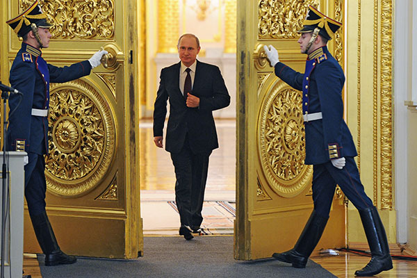 Владимир Путин перед началом обращения с ежегодным посланием к Федеральному собранию, 2013 год