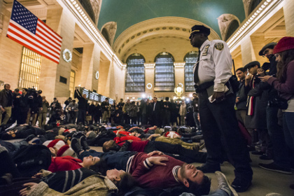 Акция протеста на Центральном вокзале Нью-Йорка, 3 декабря